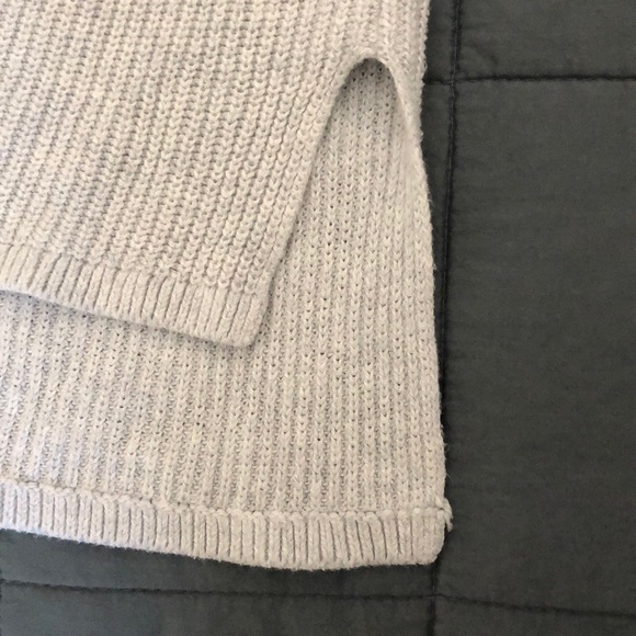 Old Navy V-neck sweater - Picture 5 of 5